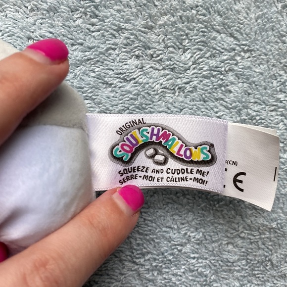 Rainbow unicorn Squishmallow keychain🦄 - Picture 3 of 6